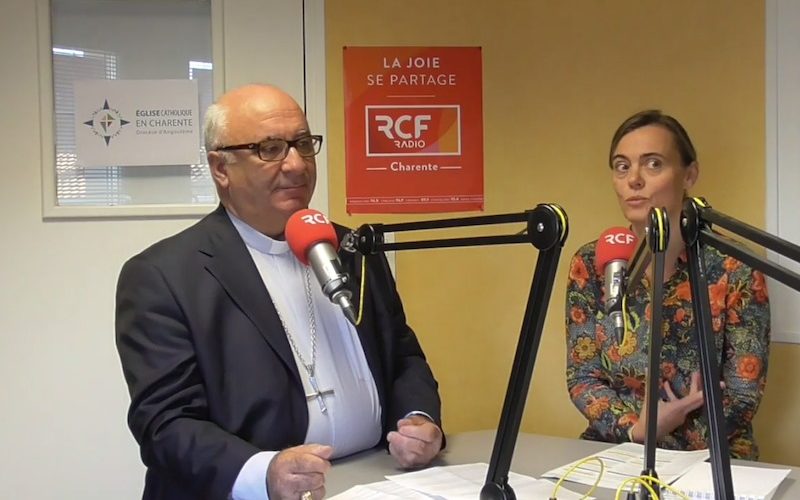 Mgr Gosselin et Sylvaine Lacrouts à l'émission "Parole à notre évêque"