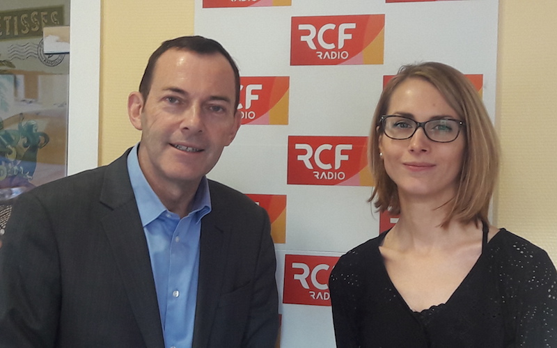 Pascal Dulondel, directeur de la librairie Cosmopolite et Delphine Desmet, libraire