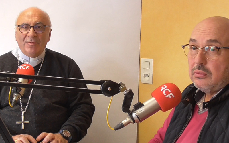 Mgr Hervé Gosselin et Jean Michel Lamazerolles, président du Forum Magdalena