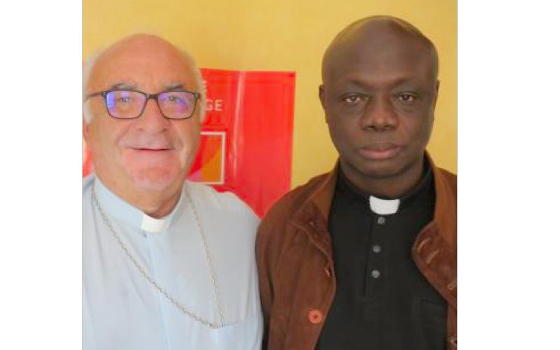 Mgr Gosselin et le père Christian Aimé-Nganga