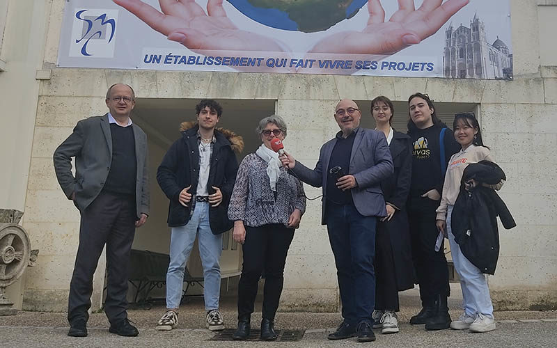 En direct de chez vous - Les étudiants Ouzbek au Lycée Sainte Marthe Chavagne